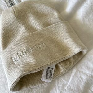 Lululemon Athletica Merino Wool blend beanie NWT